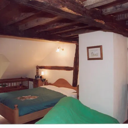 Le Clos De La Fontaine Bed & Breakfast 4*